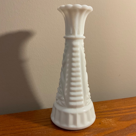 Vintage Anchor Hocking Milk Glass Stars & Bars 6” Bud Vase - Picture 3 of 14